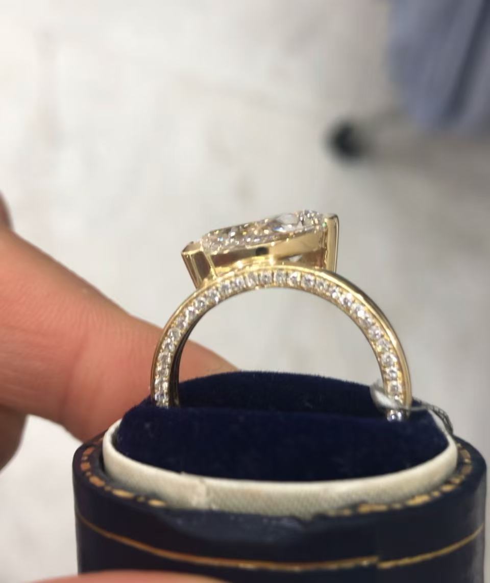 APR TIKTOK LIVESTREAM 2-1 LINK , solid 14K yellow Gold 3ct center pear cut E VS1, 2-row paved band 3.4ctw, with a matching band  two-ring set Lab Diamond  IGI Certified,  size 7