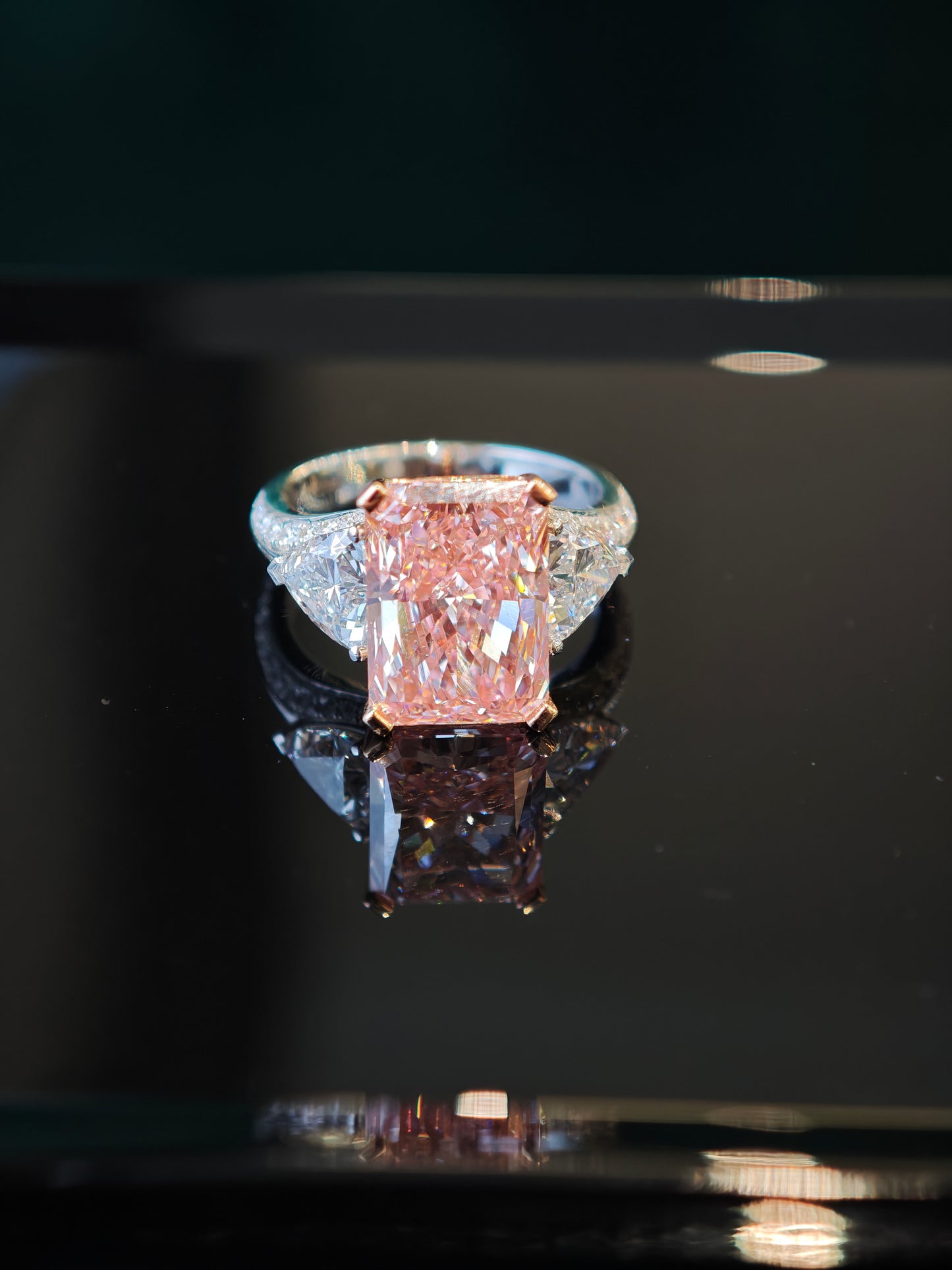 Mon TIKTOK LIVESTREAM 18K lab pink diamond 3.5 pink elongated cushion with side triangles same design as picture but different stone shape size7