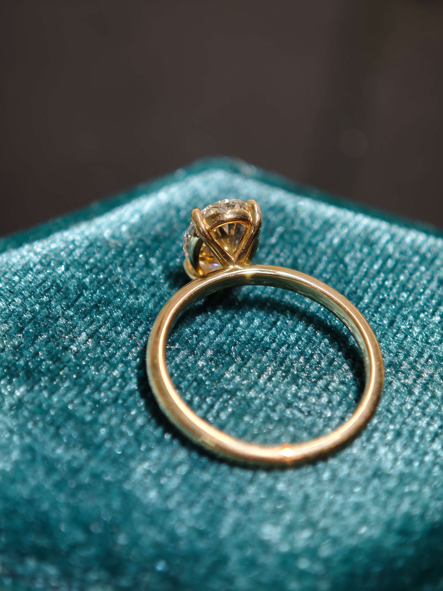 1.55ct D VVS2 Lab Grown Oval Diamond 14K Yellow Gold 1.8mm Band Width Engagement Ring IGI Certificate Plaint Setting Solitaire Diamond Ring (OVX 0084)