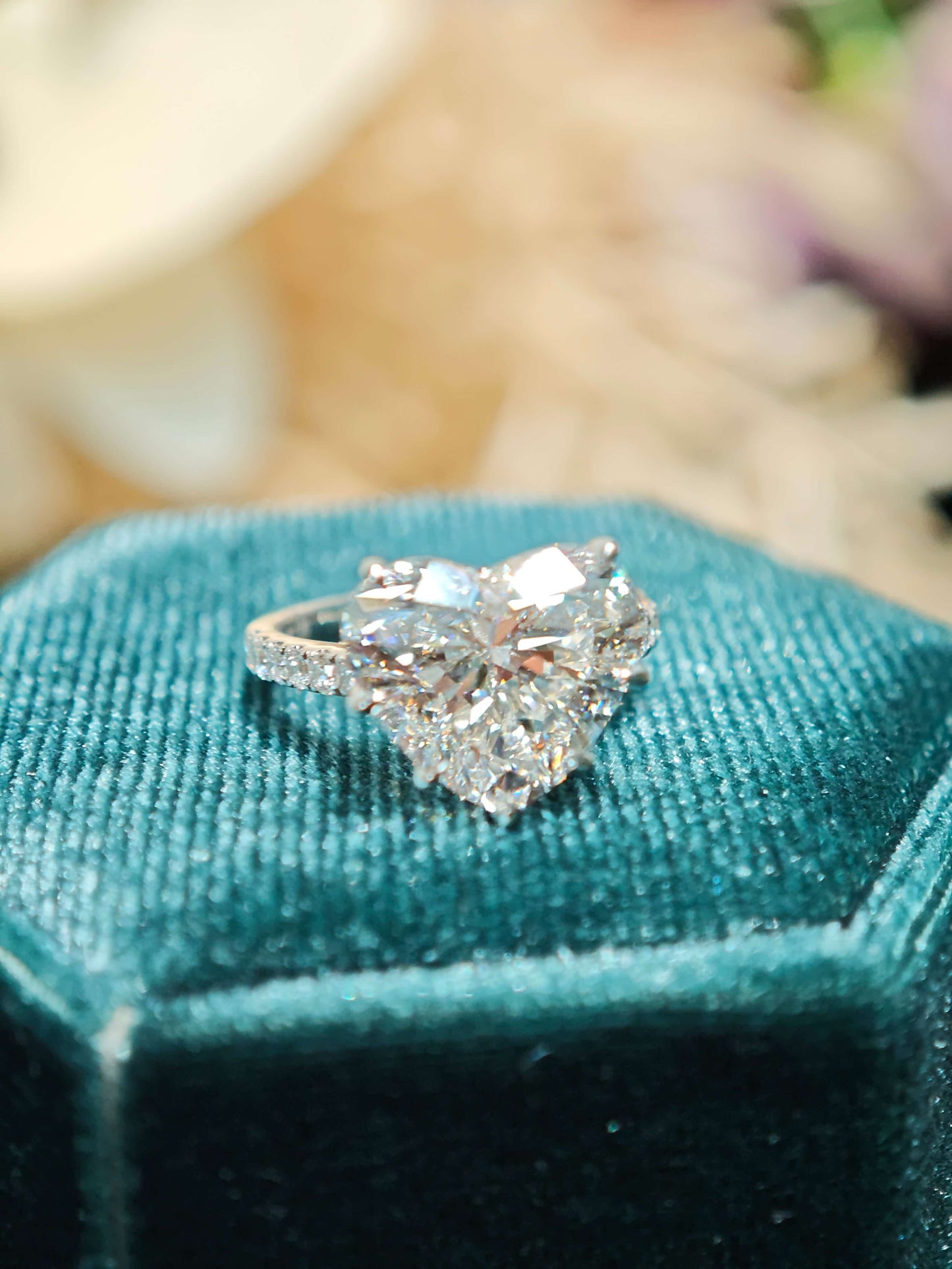 5.34ct 9K Gold Heart Shape cutting Lab Diamond Engagement Ring, 9K Gold, D Color VVS2 Clarity (HTX 0053)