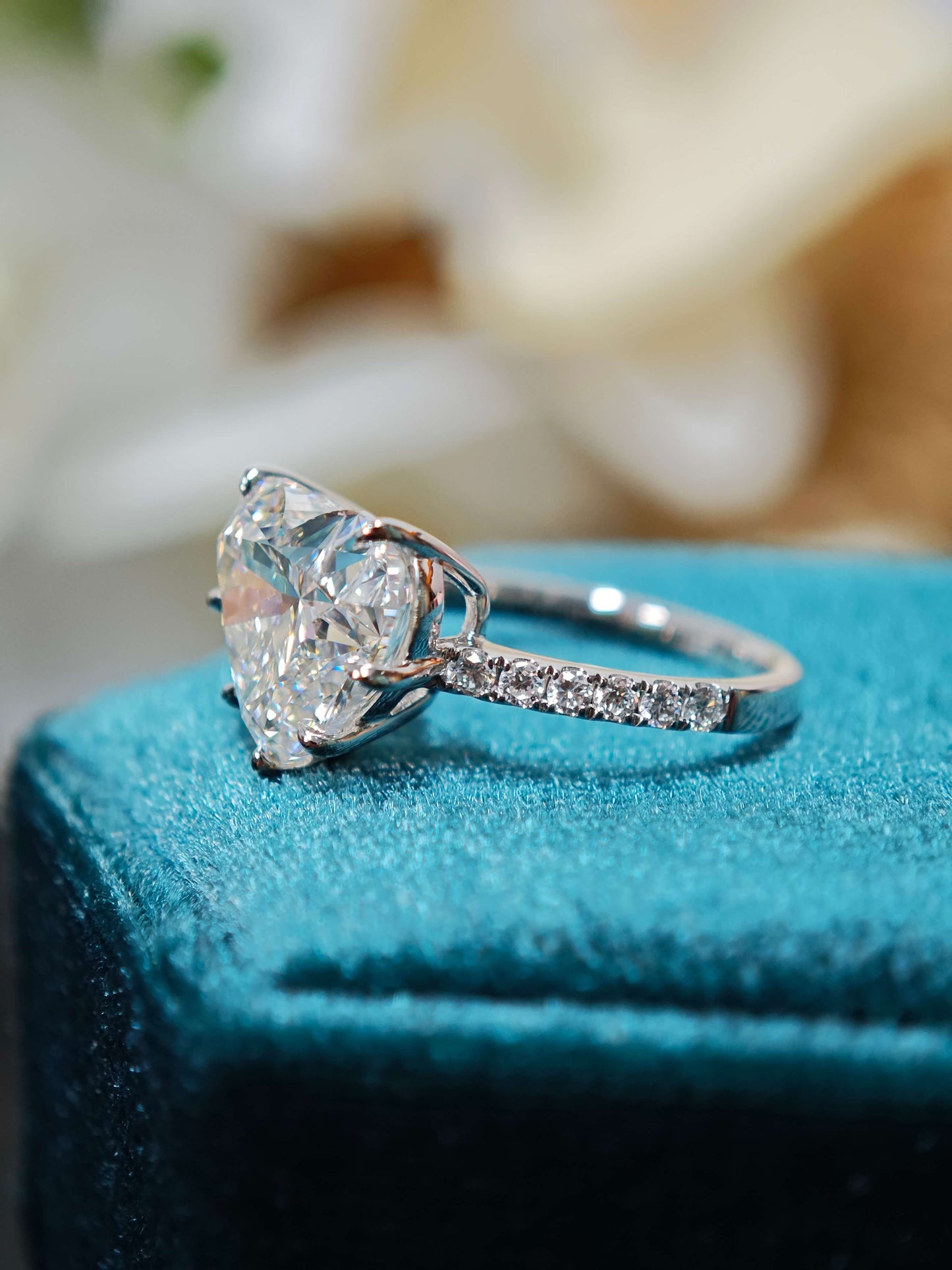 5.34ct 9K Gold Heart Shape cutting Lab Diamond Engagement Ring, 9K Gold, D Color VVS2 Clarity (HTX 0053)