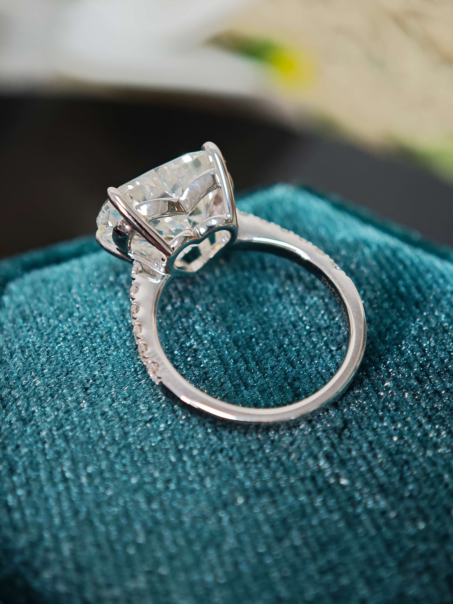 5.34ct 9K Gold Heart Shape cutting Lab Diamond Engagement Ring, 9K Gold, D Color VVS2 Clarity (HTX 0053)