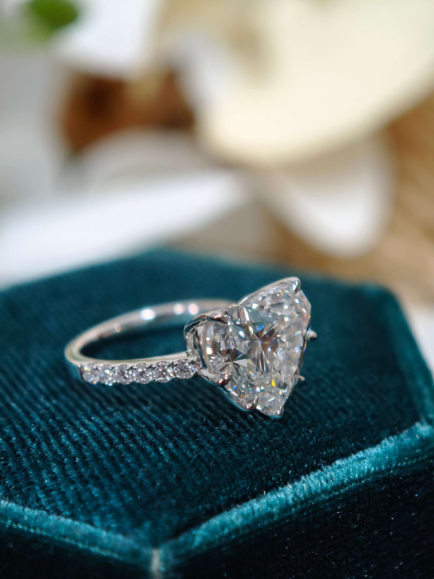 5.34ct 9K Gold Heart Shape cutting Lab Diamond Engagement Ring, 9K Gold, D Color VVS2 Clarity (HTX 0053)