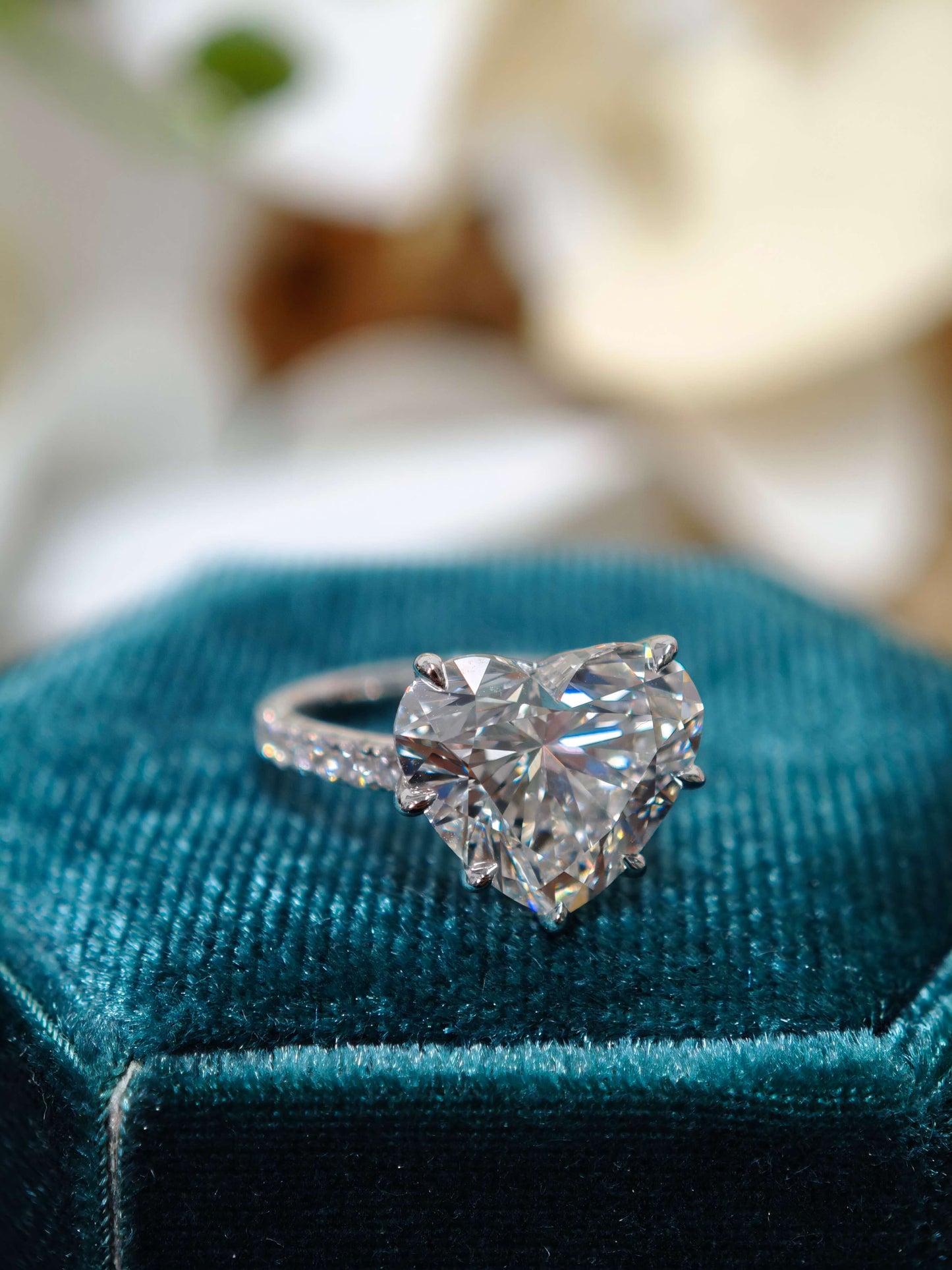 5.34ct 9K Gold Heart Shape cutting Lab Diamond Engagement Ring, 9K Gold, D Color VVS2 Clarity (HTX 0053)
