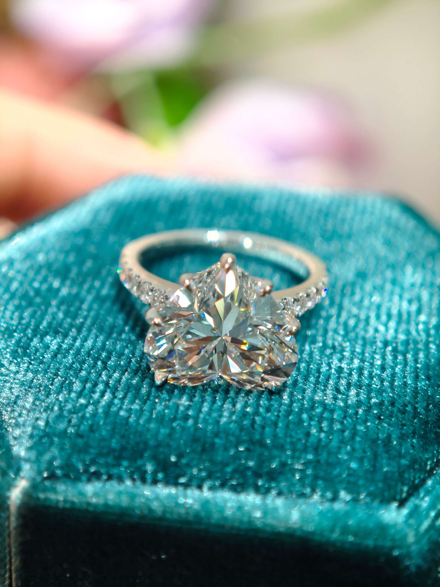 5.34ct 9K Gold Heart Shape cutting Lab Diamond Engagement Ring, 9K Gold, D Color VVS2 Clarity (HTX 0053)