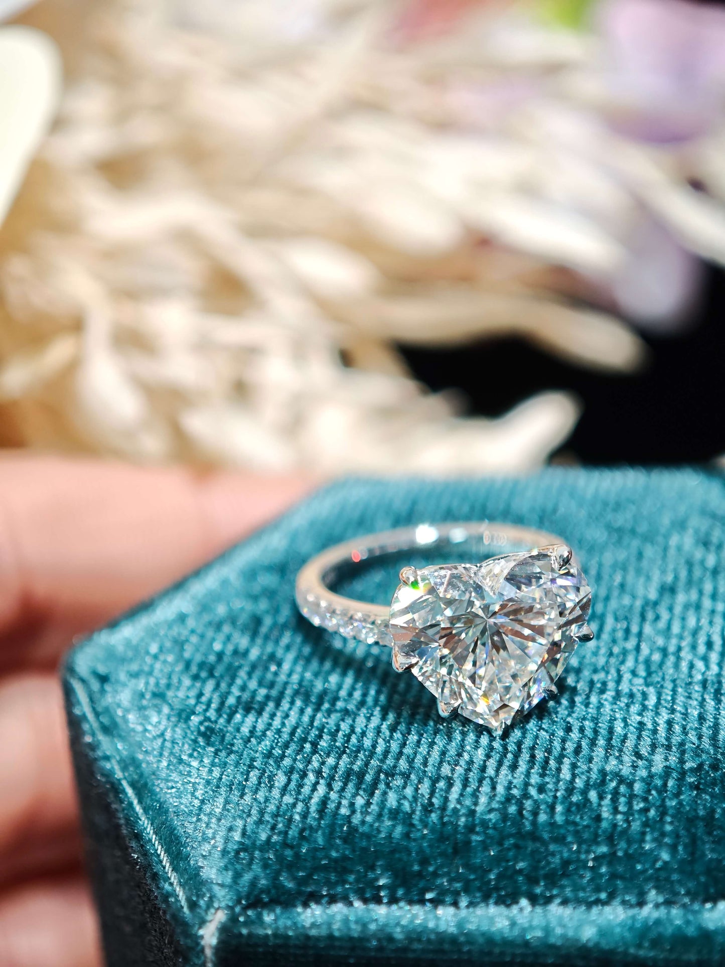 5.34ct 9K Gold Heart Shape cutting Lab Diamond Engagement Ring, 9K Gold, D Color VVS2 Clarity (HTX 0053)