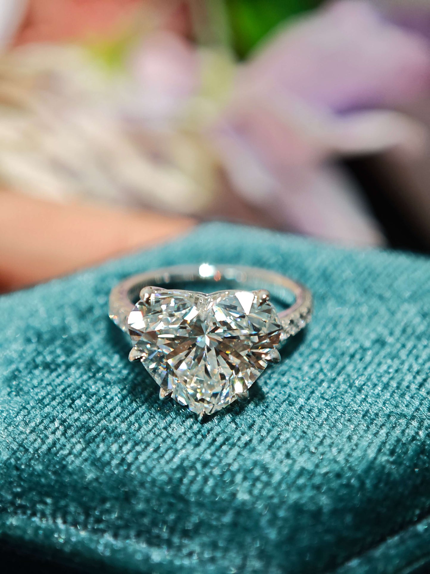 5.34ct 9K Gold Heart Shape cutting Lab Diamond Engagement Ring, 9K Gold, D Color VVS2 Clarity (HTX 0053)