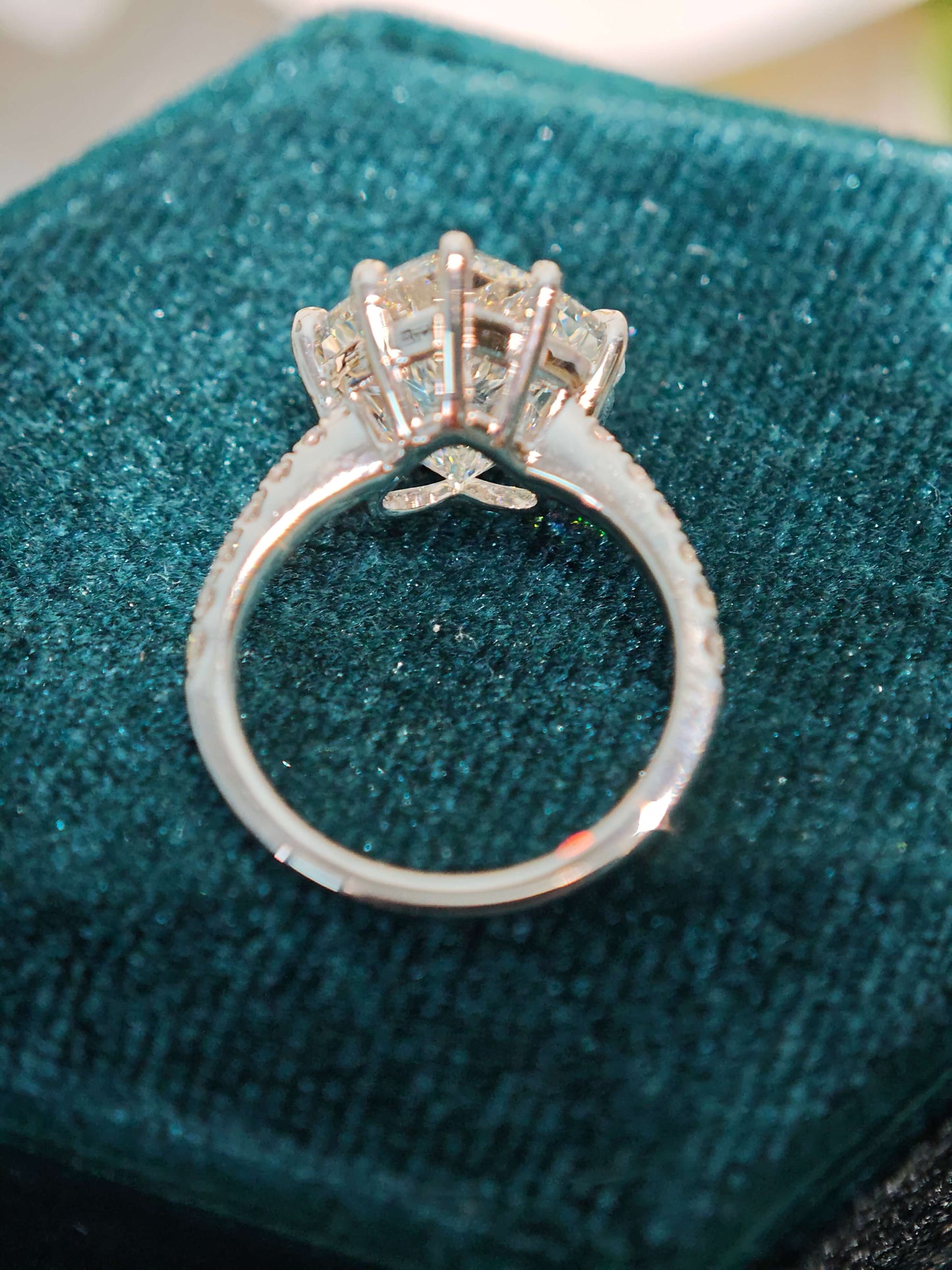 5.34ct 9K Gold Heart Shape cutting Lab Diamond Engagement Ring, 9K Gold, D Color VVS2 Clarity (HTX 0053)