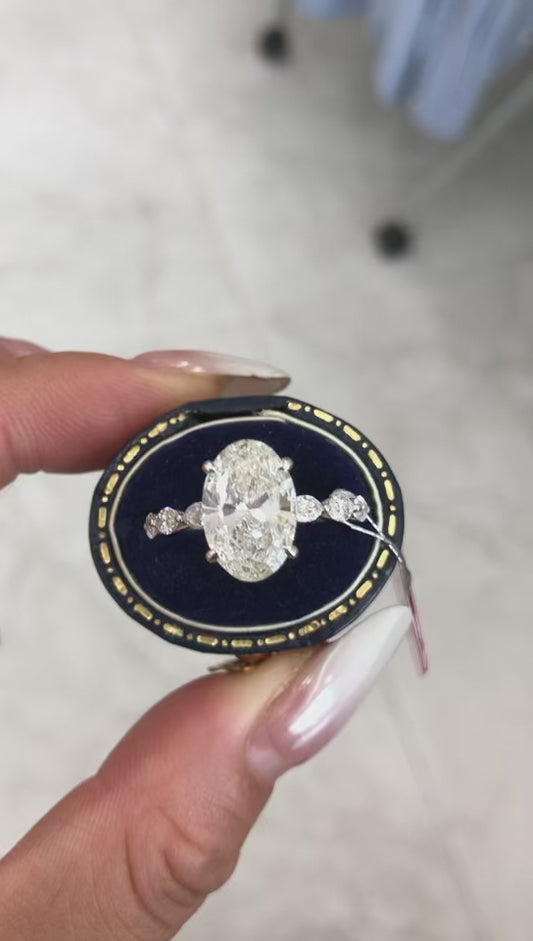 SHI SWE TIKTIOK LIVESTREAM 2-2 lisolid 14k white gold  center 4ct round brilliant cut , total 4.76 ctw,  bubble band ring size 7 (Copy)