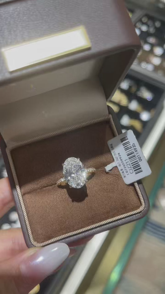 LU TIKTOK 1-1 -3 LIVESTREAM 8 CARATS Oval E color VS1  with IGI certificate size 9 same as picture (Copy)